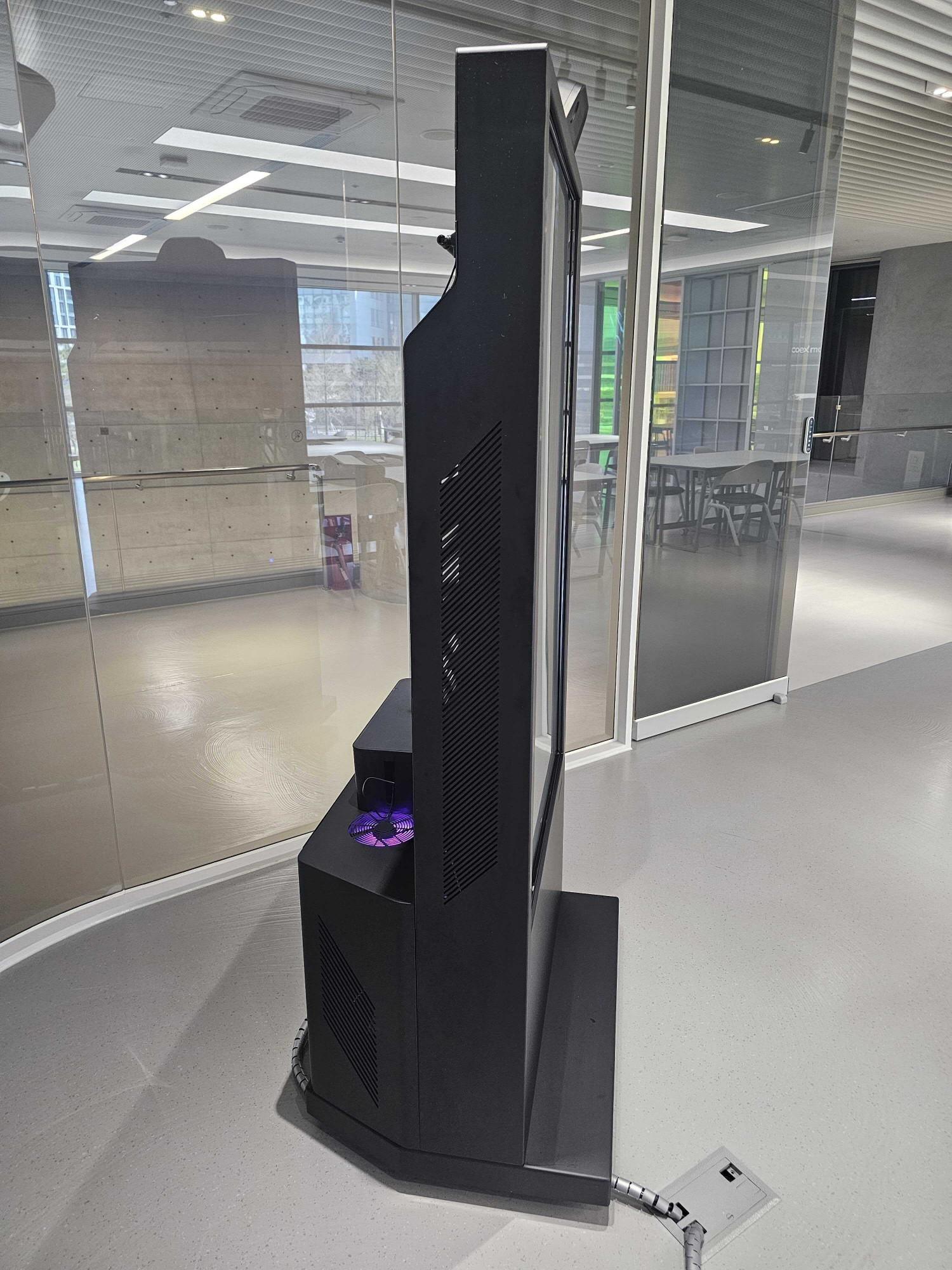 LG AI Kiosk 3